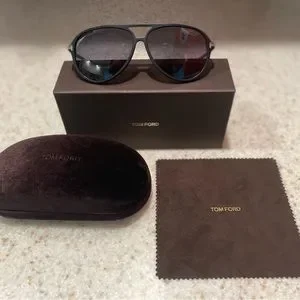 COPY - COPY - Tom Ford Aviators Buy OPTIC PLUS Tom Ford Polarized Sunglasses for Men Women  main image 4